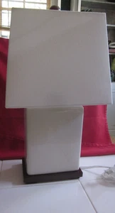 Ralph Lauren beige crackle finish porcelain table lamp with shade/wood finial - Picture 1 of 14
