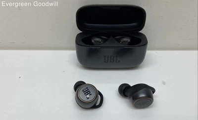 JBL Live 300TWS True wireless earbuds w/charger case P/R - Image 1 of 4