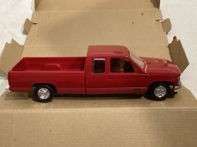 1993 CHEVROLET C-1500 Extended Cab 1/25 scale PROMO BY AMT /ERTL, W/BOX Red - Image 1 of 4