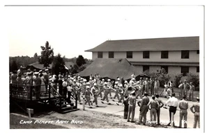 ARMY BAND ON PARADE CAMP PICKETT VIRGINIA VINTAGE REAL PHOTO POSTCARD - Imagen 1 de 2