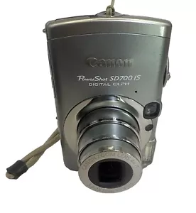 Canon PowerShot SD 700 IS Digital ELPH 6.0MP 4x Digital Camera - Silver, Charger - Picture 1 of 6