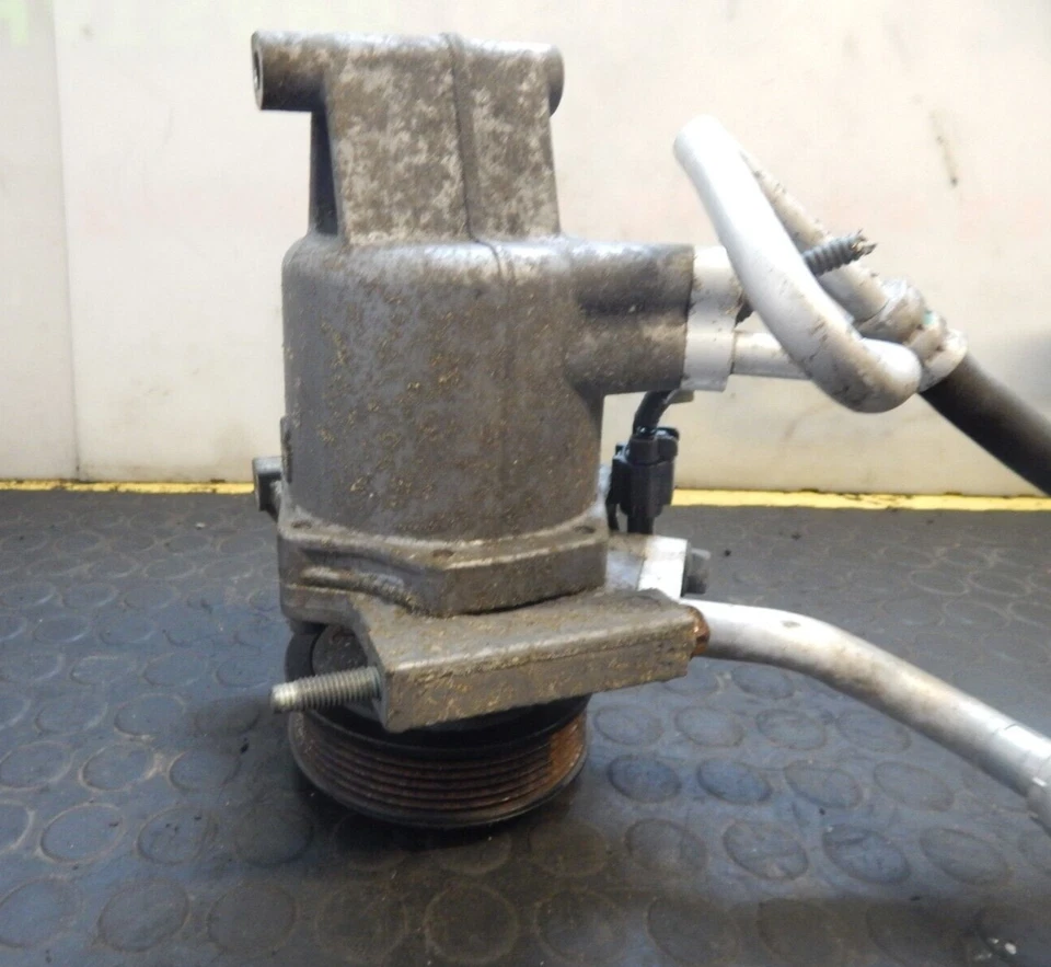 COMPRESOR DE AIRE ACONDICIONADO NISSAN JUKE 2012 ORIGINAL 926001KC3A Foto 1 de 4