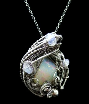 Collar de ópalo Welo etíope áspero con piedra lunar arco iris, envoltura de plata de ley Foto 1 de 4