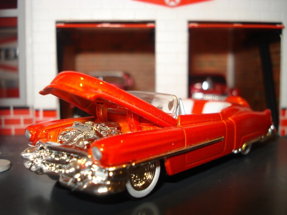1953 CADILLAC ELDORADO CONVERTIBLE LIMITED EDITION 1/64  1950'S CRUISER HW - Image 1 of 4
