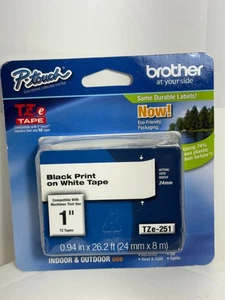 Brother P-Touch Beschriftungsgerät TZe Band TZe-251 schwarz Druck auf weißem Band 1" 24 mm - Bild 1 von 2