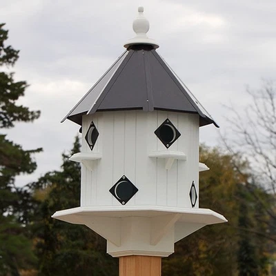 Casa Castillo Martin A Wing & A Prayer Púrpura, Techo Negro, 8 Rm Foto 1 de 4