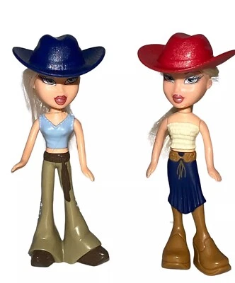 Lote De 2 Muñecas Bratz Juguete McDonald’s Happy Meal 2003 Chloe Sombrero Rojo Azul Vaquera Foto 1 de 4