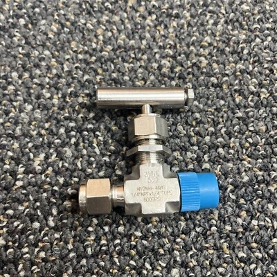 Montaje de válvula hy-lok NV2MH-4N4T 1/4” NPTx1/4” tubo 6000 psi Foto 1 de 3