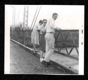 PEOPLE WOMEN MAN RUSTIC IRON BRIDGE LOOKING DOWN OLD/VINTAGE PHOTO- B201 - Picture 1 of 1