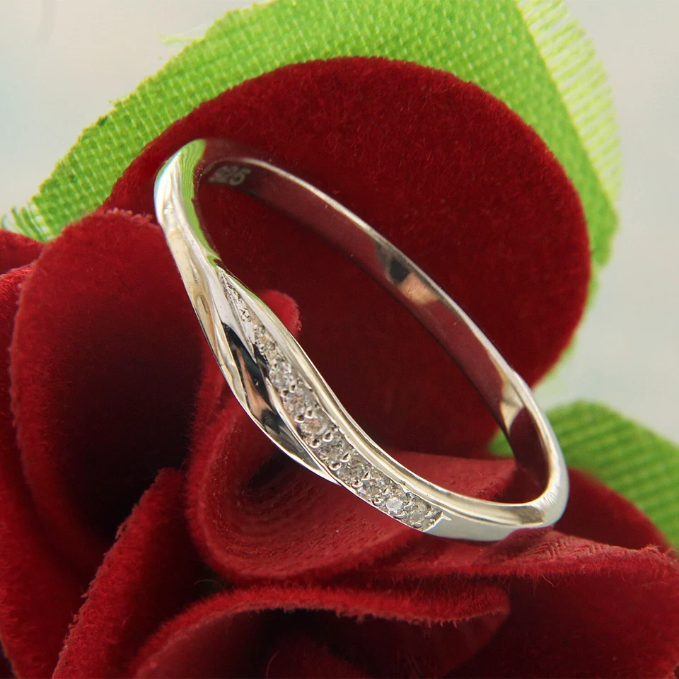 Anel de aliança de casamento feminino redemoinho de zircão cúbico redondo 0,25 CT em prata 925 tamanho 6 - Imagem 1 de 4