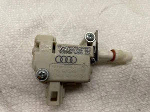 2004 2005 2006 2007-10 AUDI A8 QUATTRO - FUEL / GAS DOOR LOCK Actuator 4E0862150 - Picture 1 of 7