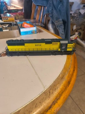 HO PROTO 2000 CNW SD60  #8034 LIMITED EDITION 2003 RELEASE IT - Image 1 of 4