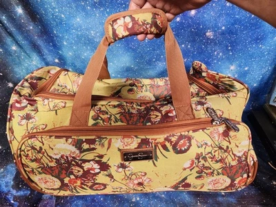 Bolso de viaje grande Jessica Simpson con ruedas y asa retráctil Foto 1 de 4