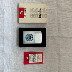 Accendino Zippo 30 1982 Disney World EPCOT CENTER - Foto 1 di 7