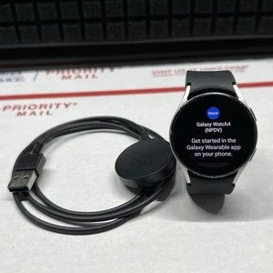 Samsung Galaxy Watch 4 40mm Silver Aluminum Case SM-R860 GPS Smartwatch - Zdjęcie 1 z 5