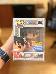 Funko Pop! One Piece: Monkey D. Luffy 2138 mit Protektor Metallic (in der Hand) - Bild 1 von 3