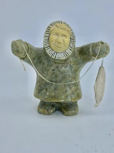 Inuit Soapstone Boy With Fish Hand Carved Sculpture Vintage Alaska 4” - Picture 1 of 9