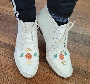 Vintage 1970's Pina Colada White Leather High-Top Moccasins Size 6.5 - Picture 1 of 6