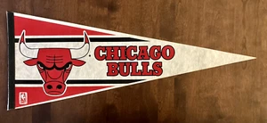 Authentic Vintage 1980s Chicago Bulls Basketball NBA Pennant Official Logo 30" - Picture 1 of 6