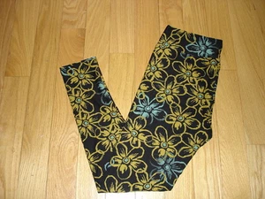 LULAROE ~ Tall & Curvy TC LEGGINGS ~ Daisies Flowers Black Background ~ NEW ~ - Picture 1 of 1