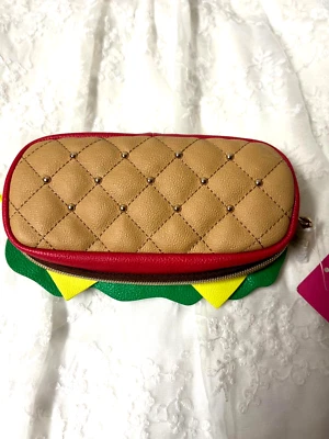 Betsey Johnson YOU'RE MY HERO Estuche para Lápices, Bolsa de Maquillaje, Soporte para Teléfono Nuevo con Etiquetas Foto 1 de 4