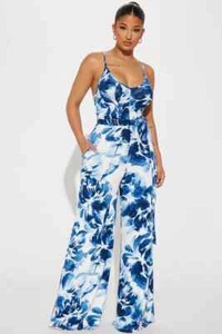 Fashion Nova Women Blue & White Floral On Vacay Jumpsuit Y2K Size: XL Brand New - Picture 1 of 7