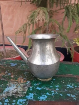 Olla de agua con caño templo religioso primitivo de latón de colección del siglo XIX Foto 1 de 4