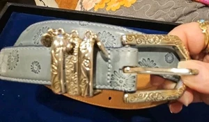 Cintura Brighton in pelle verde oliva fibbia in rilievo argento misura 30/m - Foto 1 di 4