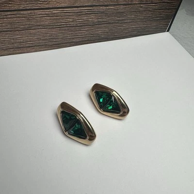 Brincos perfurados Swarovski cristal verde tom dourado (marcado como cisne) - Imagem 1 de 4