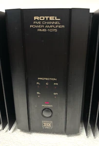Rotel RMB-1075 Amplificatore audio 5 canali 120 wpc, piastra frontale nera - Foto 1 di 18