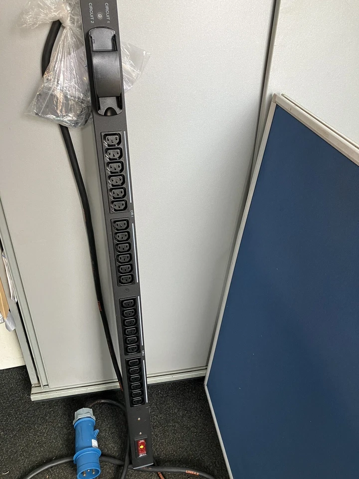 Eaton P.D.Us Power Distribution Units En60950-1 2x16A MCB AMM 24wIEC320 32A 230V - Image 1 of 4