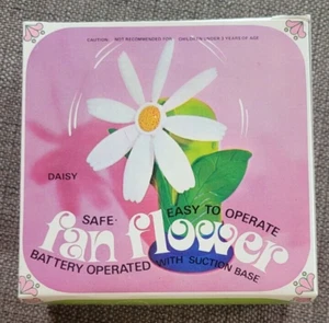 VINTAGE Daisy Flower Power Fan in Box Never Used Unopened 1960's NOS - Picture 1 of 4