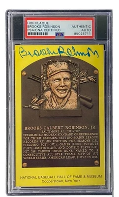 Brooks Robinson Signed 4x6 Baltimore Orioles HOF Plaque Card PSA/DNA 85025711 - Image 1 of 3