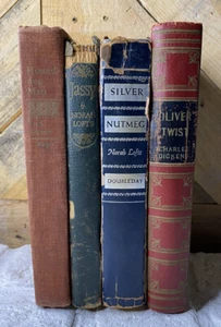 Lot of 4 Vintage 1940s Fictional Books Oliver Twist, Hound Dog Man…*READ* - Imagen 1 de 11