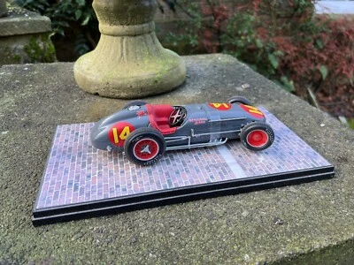Carrusel escala 1 1/18 diecast #4553 - 1953 Indianapolis 500 #14 K.Kraft Roadster Foto 1 de 4