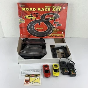 STREET POUNDERZ / 2 CAR & TRACK ROAD RACE SET / 1:38 SCALE / BATTERY OPERATED - Picture 1 of 12