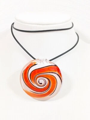 Naranja Blanco Espiral Remolino Cúpula Redonda Vidrio Colgante Negro Cordón Collar 22 pulgadas Foto 1 de 4
