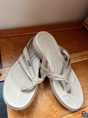 Crocs Tan Lightweight Rubber & Leather Flip Flops Thongs Women’s Size 9 - - Image 1 of 4