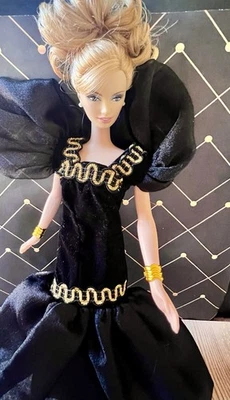 Vestido de terciopelo negro clon Barbie llave de latón/trenza dorada/zapatos/bolso/directores sin muñeca Foto 1 de 4