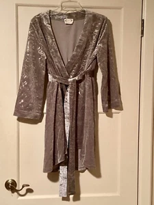 Joyfolie Mia Joy Girls Size 14 Bath Robe Silver W Gold Stitching New NWT - Picture 1 of 6