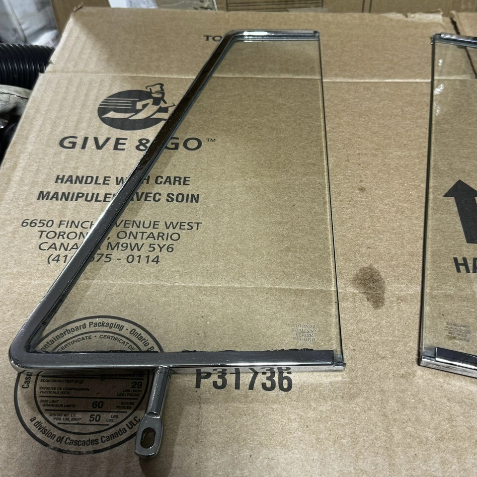 MERCEDES-BENZ W108 W109 280S 280SE, VENTANA DE VENTILACIÓN PUERTA DELANTERA DERECHA  Foto 1 de 4