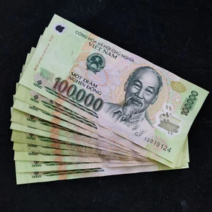 10 x 100,000 Dong Vietnam 1 Million VND Polymer Banknote - Circulate - Picture 1 of 2