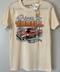 T-shirt HOT WHEELS Driven To Thrill dal 1968 UOMO MEDIA NUOVA con TAG Auto Mattel - Foto 1 di 4