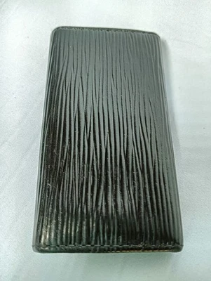 Louis Vuitton patrón de rayas de cuero negro de Japón Foto 1 de 4