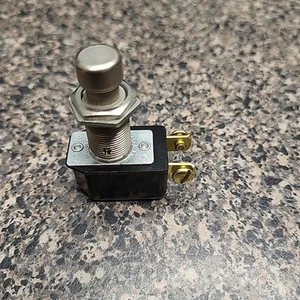 Vintage New UND LAB Momentary Push Button Switch Single 3A 250V / 6A 125V - Picture 1 of 7