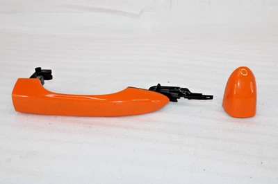 ☑️ Manija de puerta delantera izquierda conductor naranja Chrysler 1SZ34TRMAA 2013-2016 Dodge Dart Foto 1 de 4