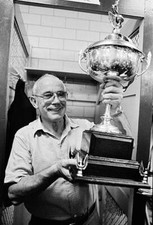 Football Hennes Weisweiler Holds The Nasl Soccer Bowl Trophy 1980 OLD PHOTO