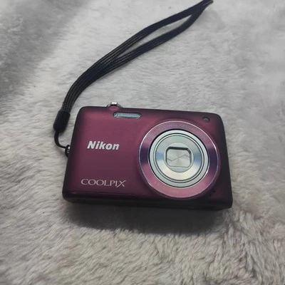 Nikon COOLPIX S4100 Digital Camera with 14.0 MP 5X Optical Zoom w/Charger - Image 1 of 4