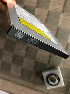 DVD/CD SATA HP UJ8B2 DU90N 9,5mm 481045-B21 652240-001 481430-001 652296-001 - Imagen 1 de 4