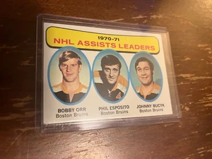 1971/2 Topps LL Bobby Orr / Phil Esposito / Johnny Bucyk Boston Bruins - Foto 1 di 1